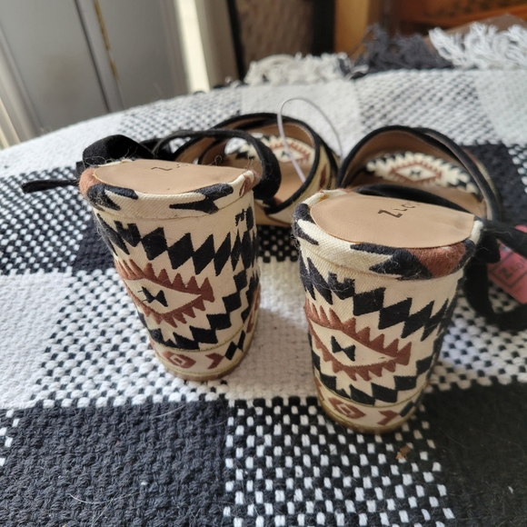 Z London Tribal Design tie-up Wrap Sandals, Chunky Heels sz 7.5 - Picture 8 of 8